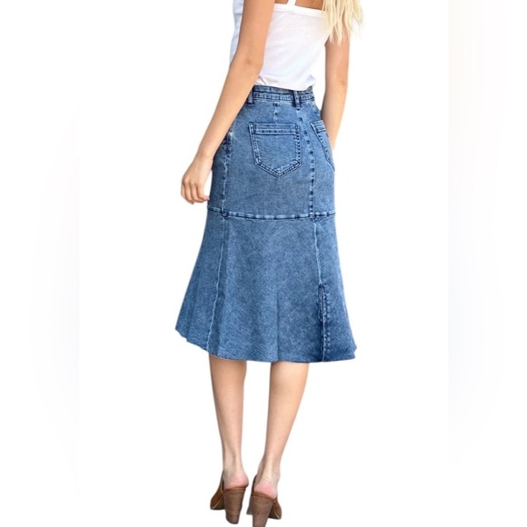 WASH LAB - DenimBlue Washed 
Trumpet Skirt with Slit in the  back  | Size 31 - Picture 3 of 10